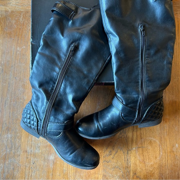 Material Girl Tall Black Slouchy Boot w/Zippers from Macy’s. Original Box. Sz 8 - Picture 3 of 16
